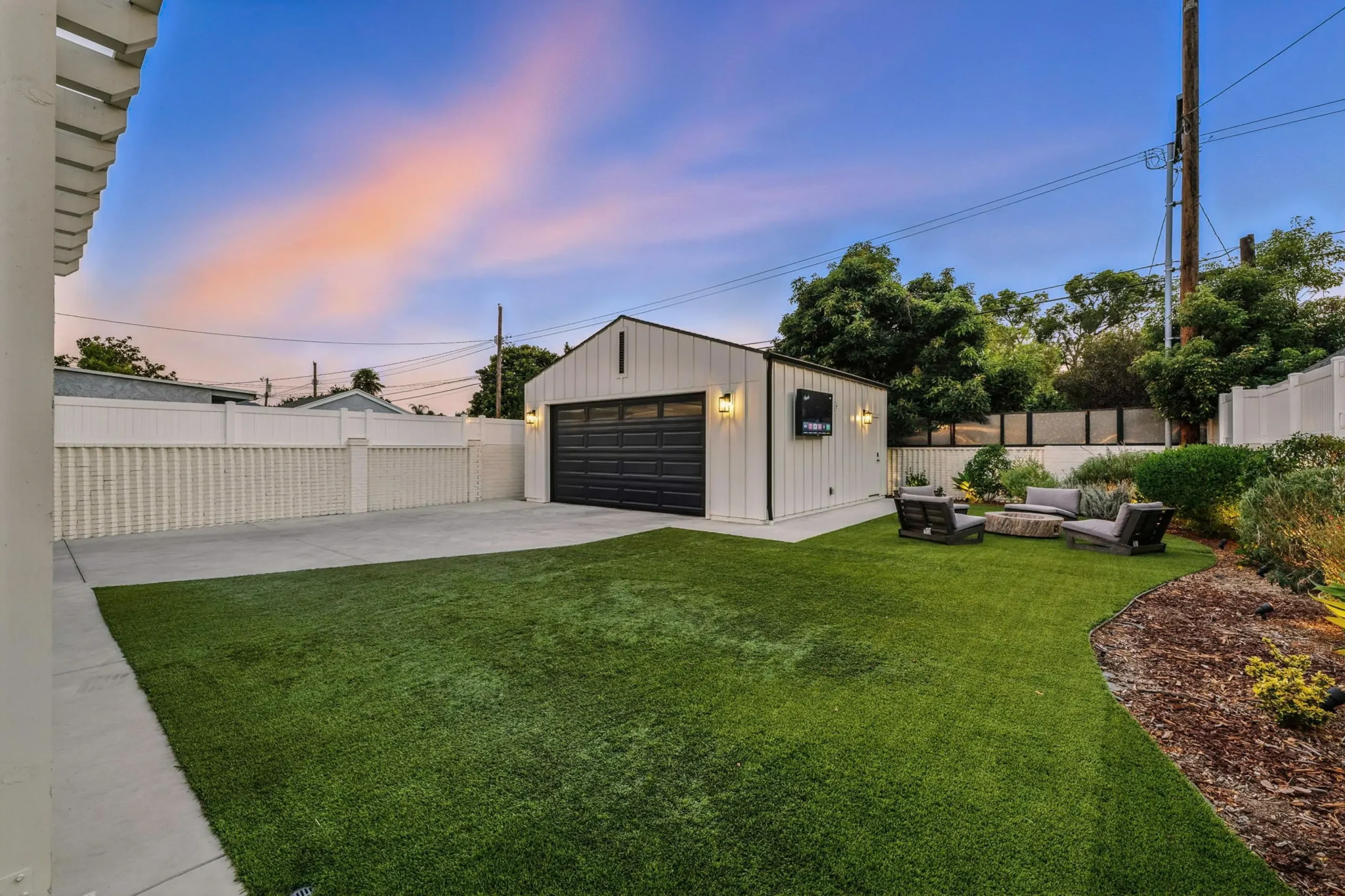 Detached garage permit documents and site plans for a residential build in Lethbridge Alberta